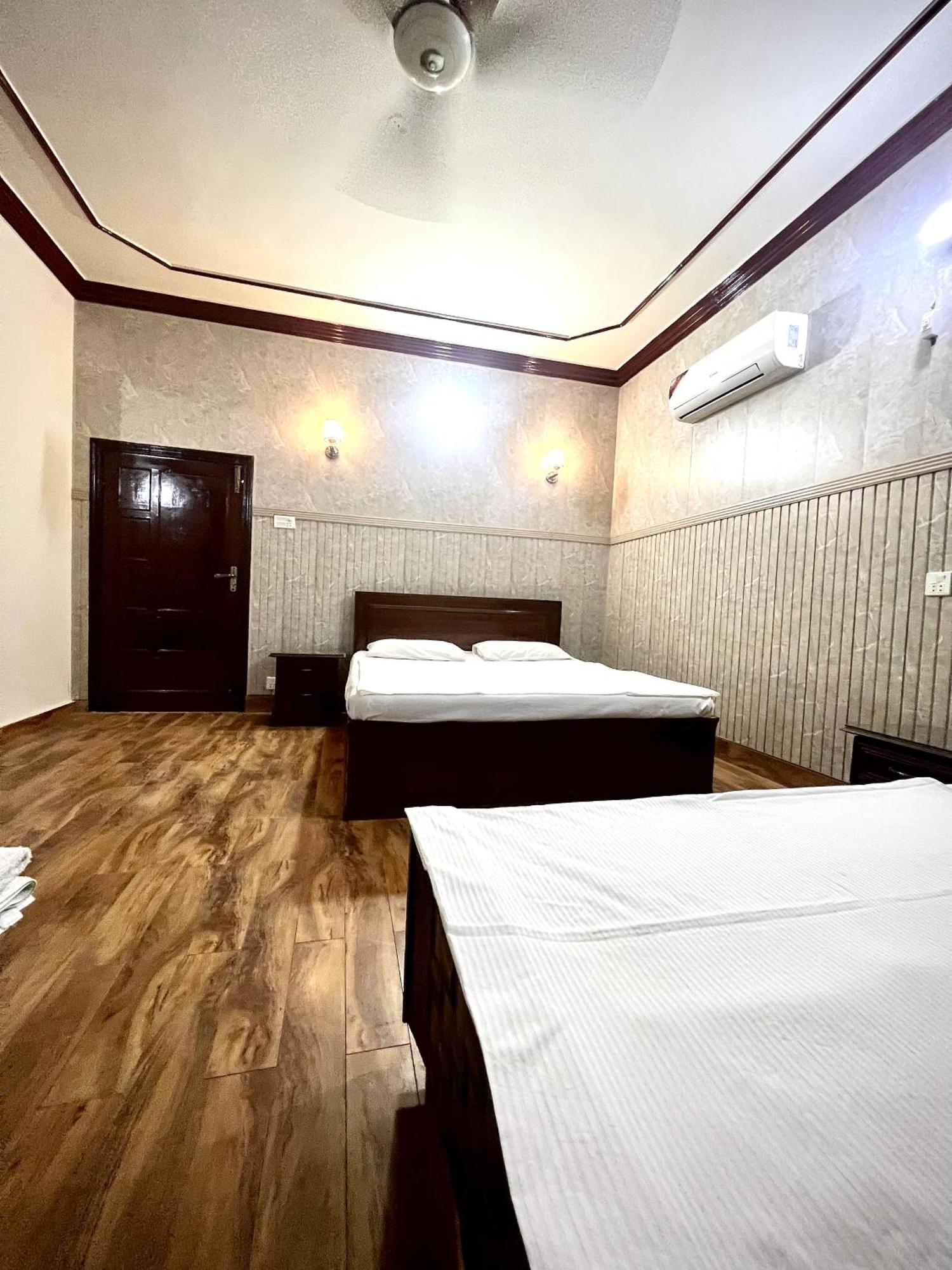 Babar House Hotel Faisalabad Exterior foto