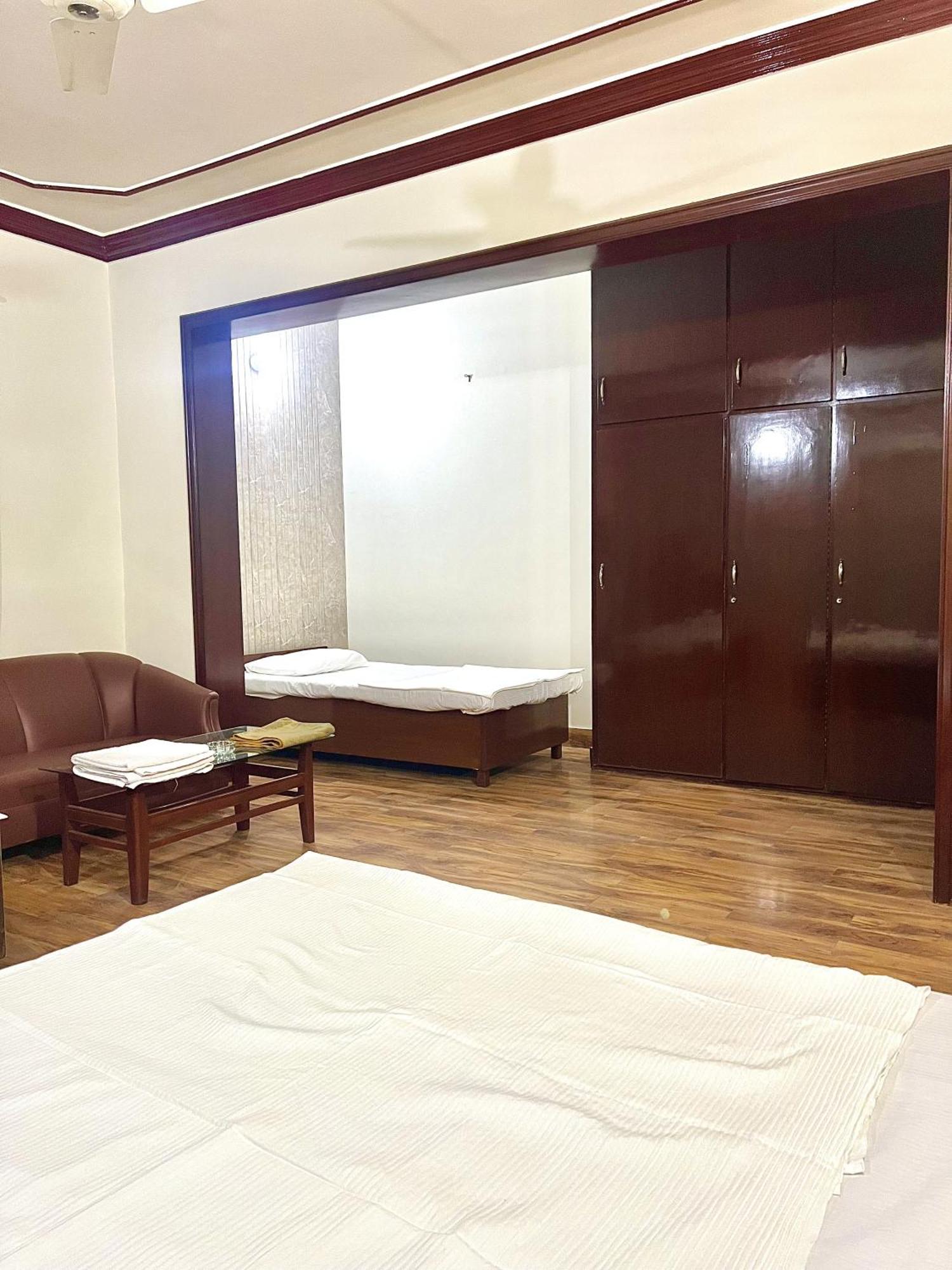 Babar House Hotel Faisalabad Exterior foto