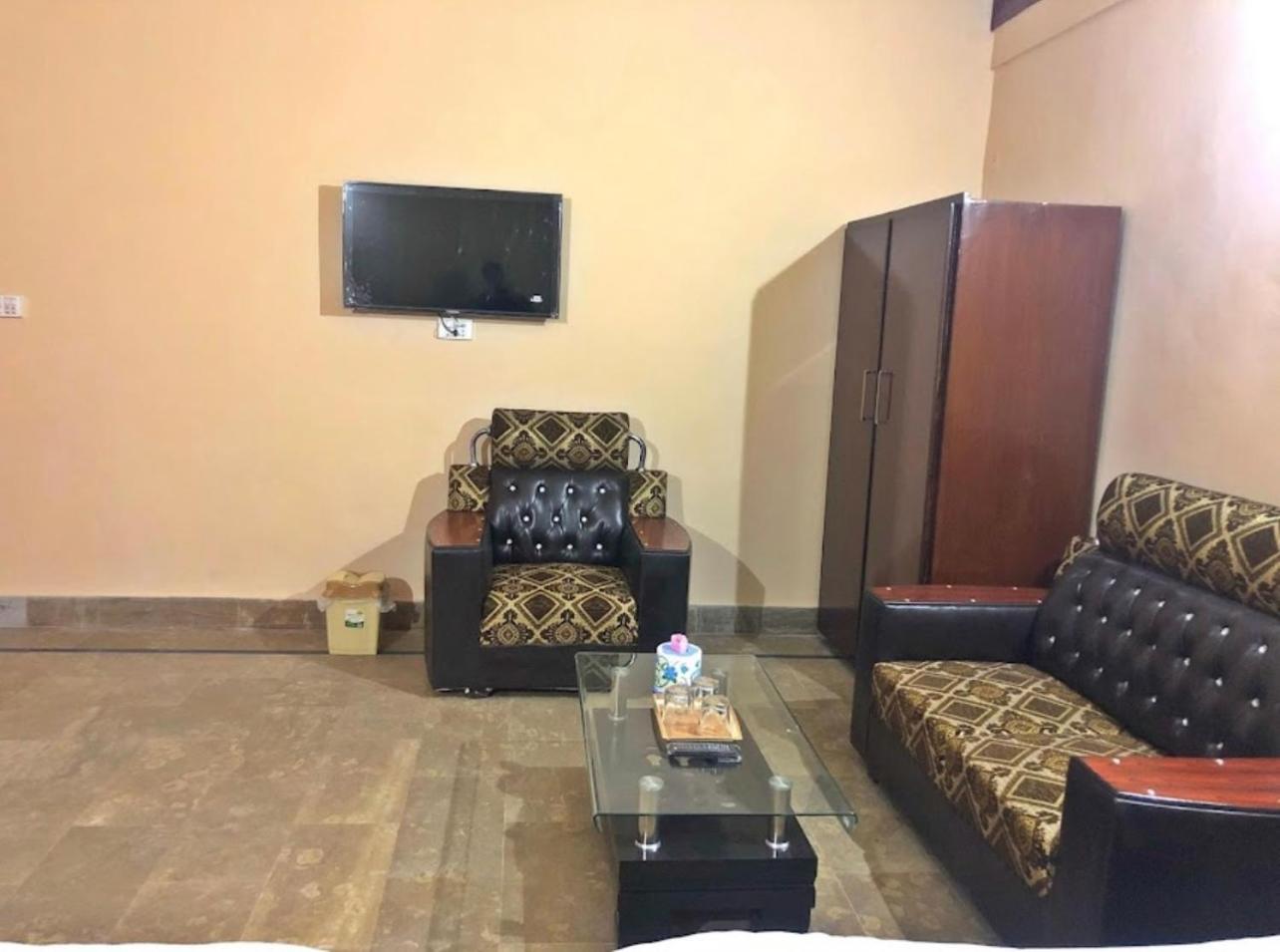 Babar House Hotel Faisalabad Exterior foto